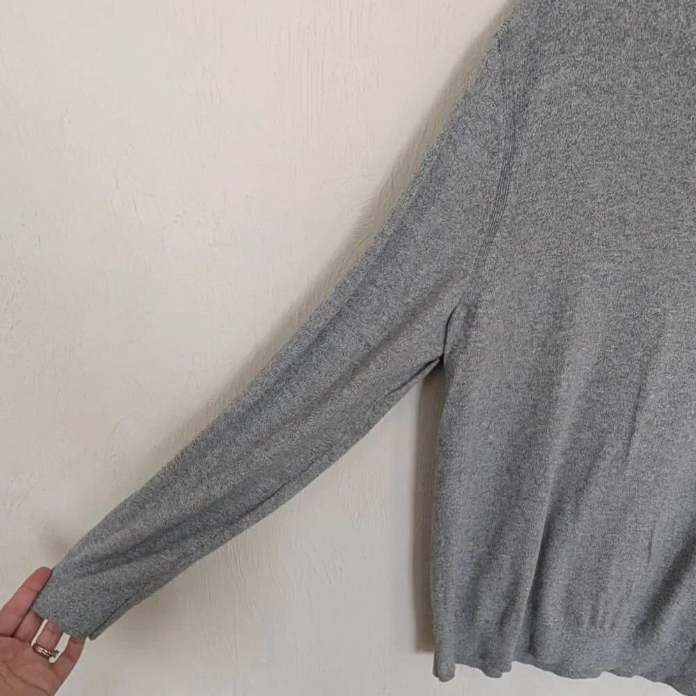 Banana Republic Men's Grey V-neck Sweater Size Large Pullover